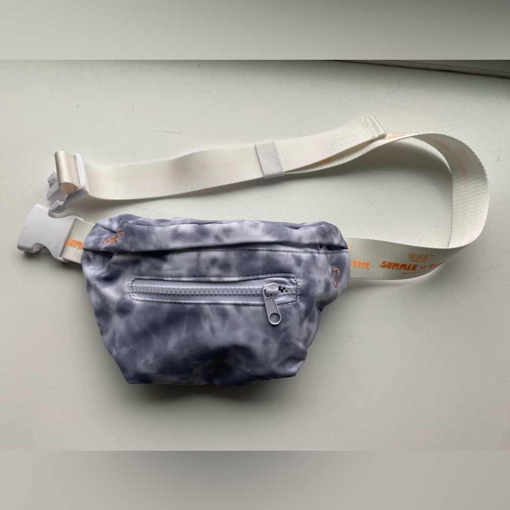 Beboe Fanny pack. Gray and white tye dye.